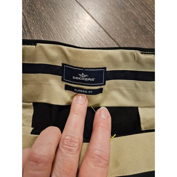 Dockers Flat Front Classic Fit NWOT Mens Pants Slacks - Picture 3 of 7